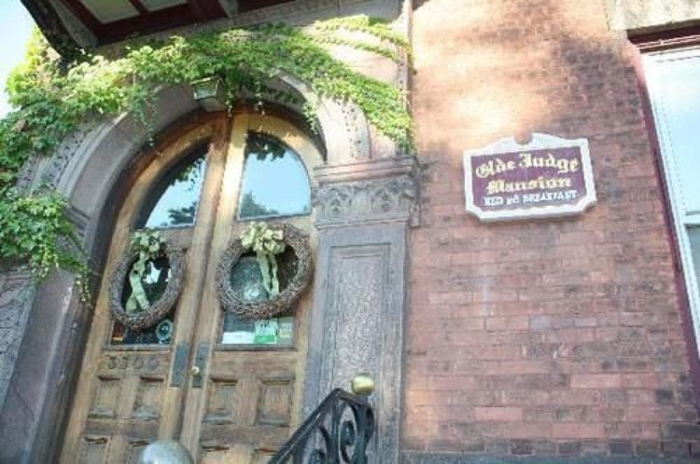 Olde Judge Mansion Couette-café Troy