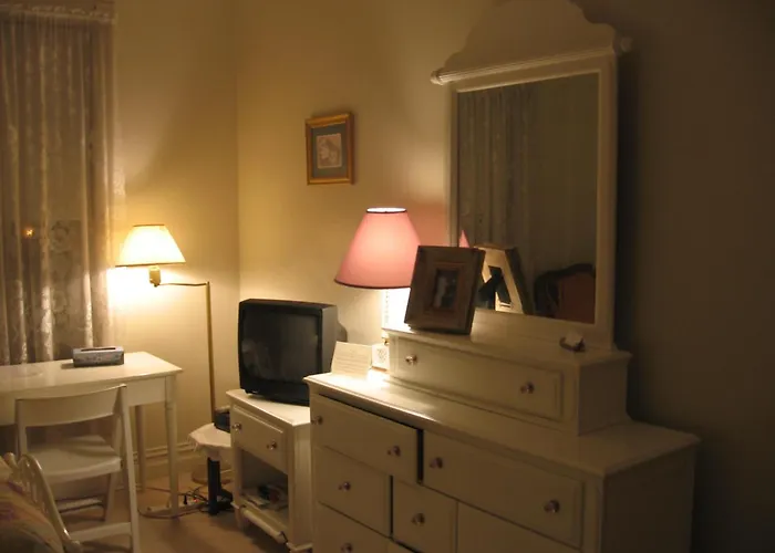 Olde Judge Mansion B&B